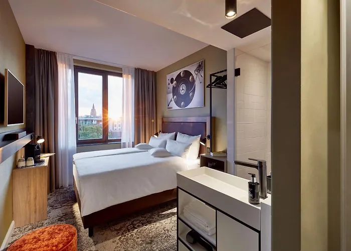 Me And Hanover, By Hyatt 4*