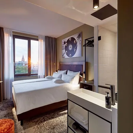 Me And Hanover, By Hyatt 4*