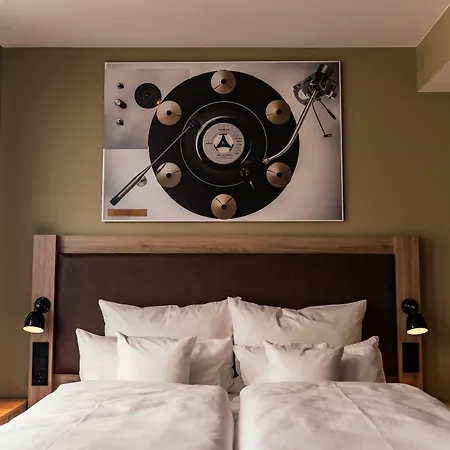 Me And Hanover, By Hyatt 4*