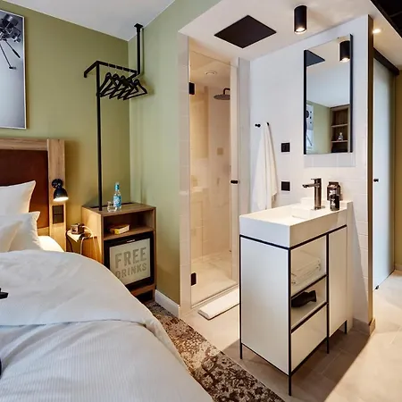 Me And Hanover, By Hyatt הנובר