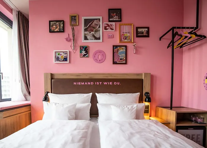 Me And Hanover, By Hyatt ハノーファー