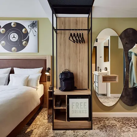 Me And Hanover, By Hyatt Otel 4*